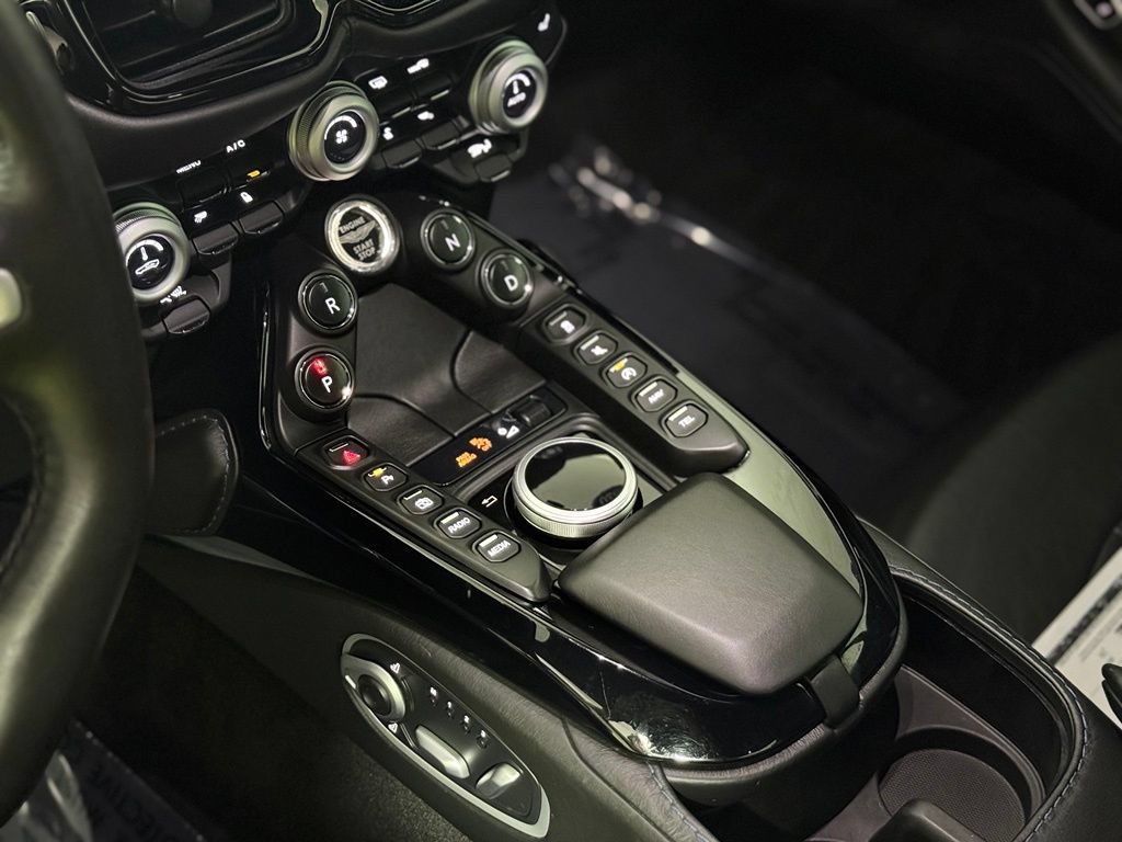 Used 2020 Aston Martin V8 Vantage Coupe RWD image 16