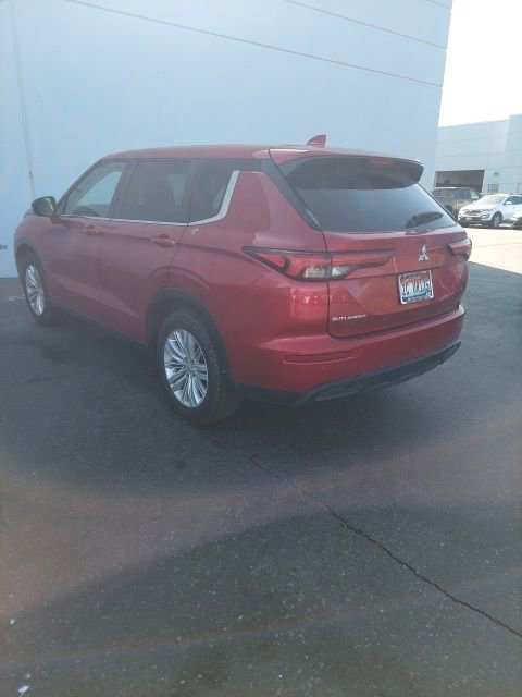 Used 2023 Mitsubishi Outlander ES AWD/4WD image 3