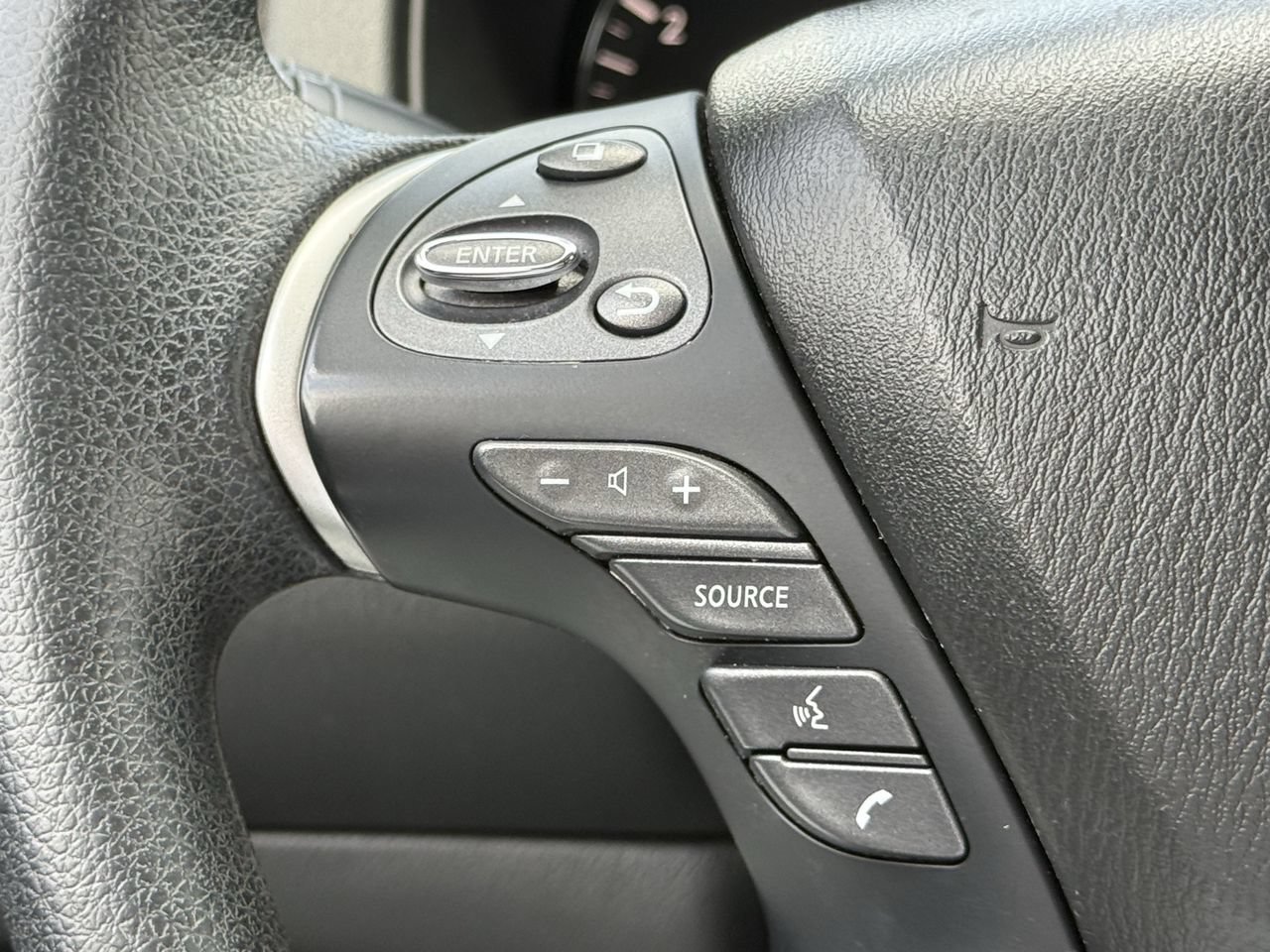 Used 2019 Nissan Pathfinder S FWD image 12