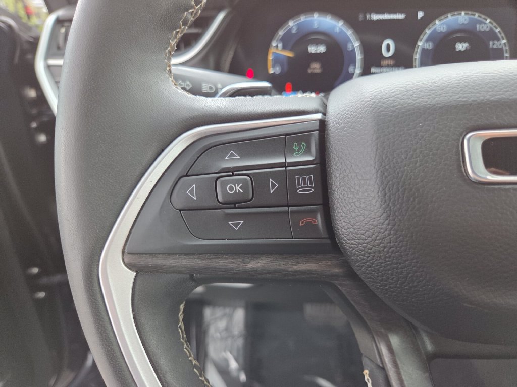 Used 2024 Jeep Grand Cherokee Limited AWD/4WD image 34