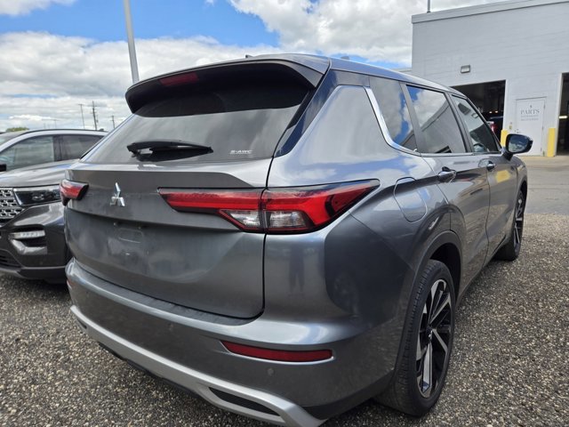 Used 2022 Mitsubishi Outlander SE image 4