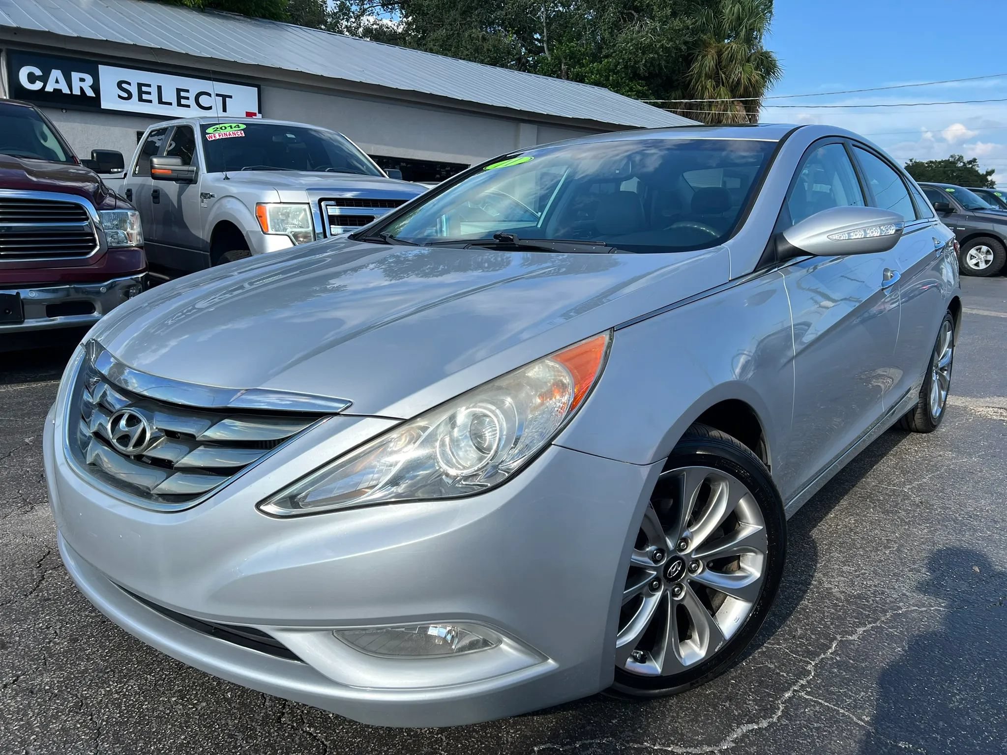Used 2011 Hyundai Sonata Limited FWD image 1