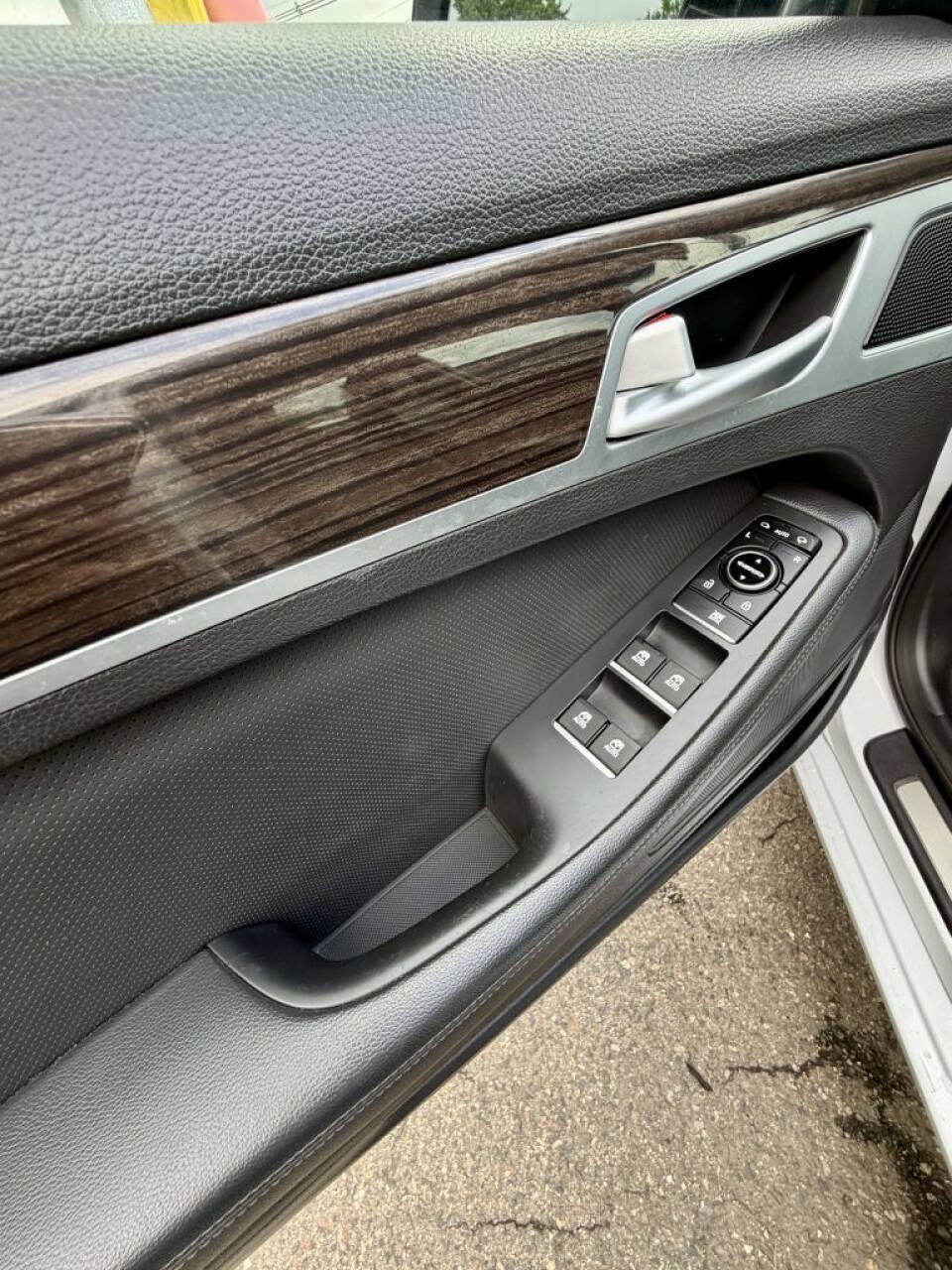 Used 2016 Hyundai Genesis 3.8 RWD image 8