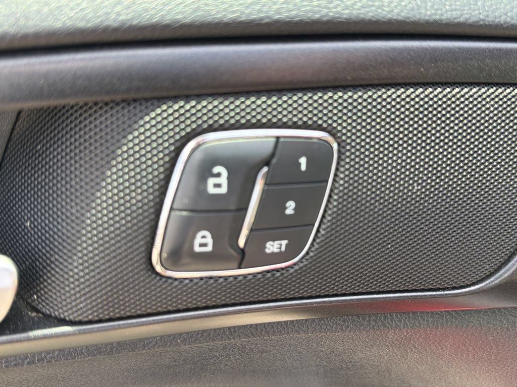 Used 2018 Ford Fusion Titanium FWD image 16
