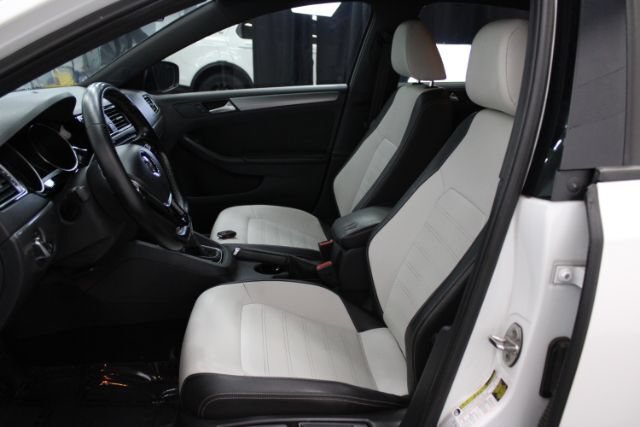 Used 2016 Volkswagen Jetta Sport FWD image 11