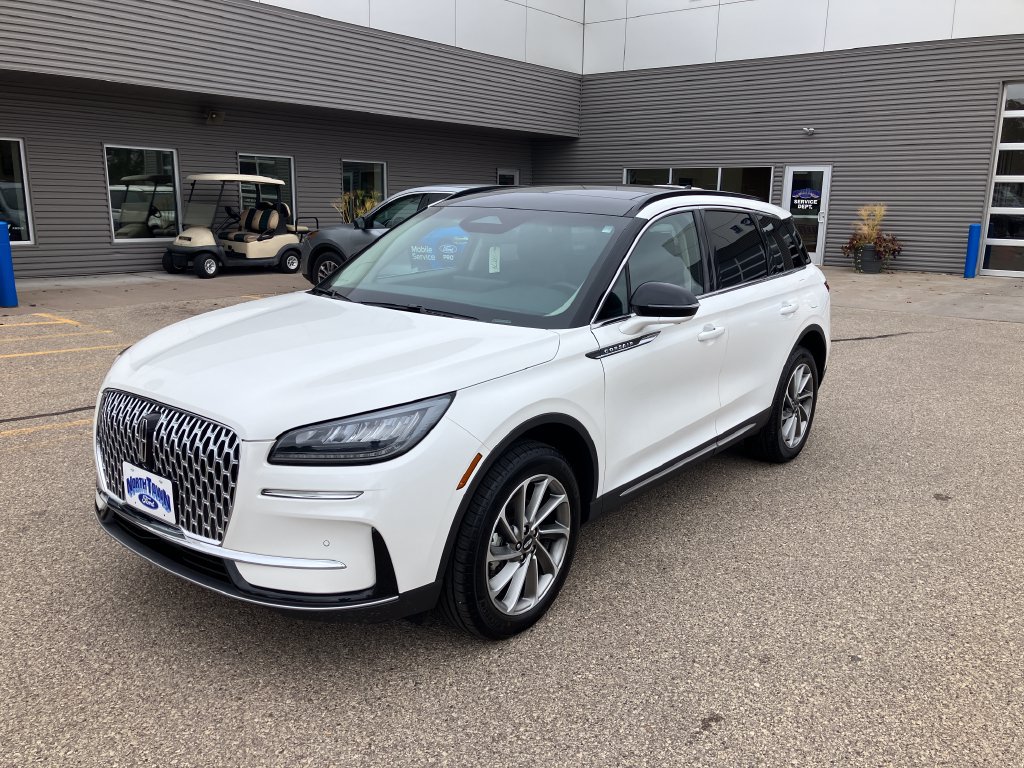 Used 2025 Lincoln Corsair AWD w/ Equipment Group 101A image 4