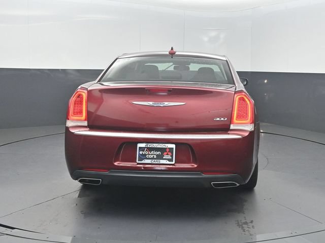 Used 2019 Chrysler 300 Touring w/ Chrome Appearance Package RWD image 29