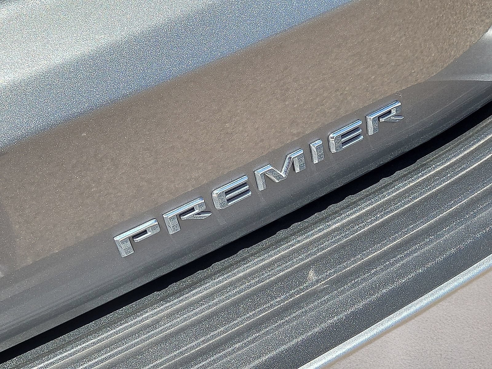 Used 2026 Chevrolet Tahoe Premier AWD/4WD image 14