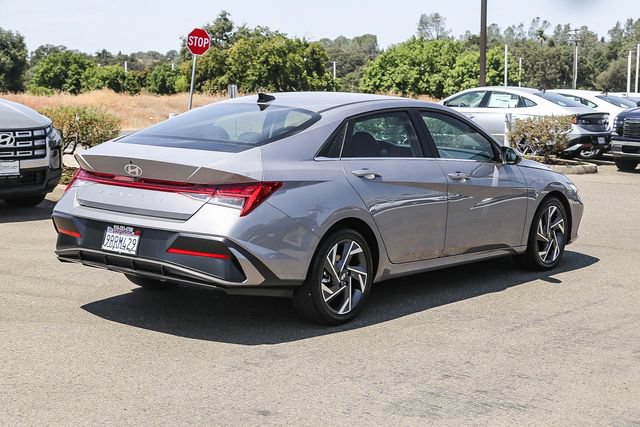 Certified 2025 Hyundai Elantra SEL FWD image 5