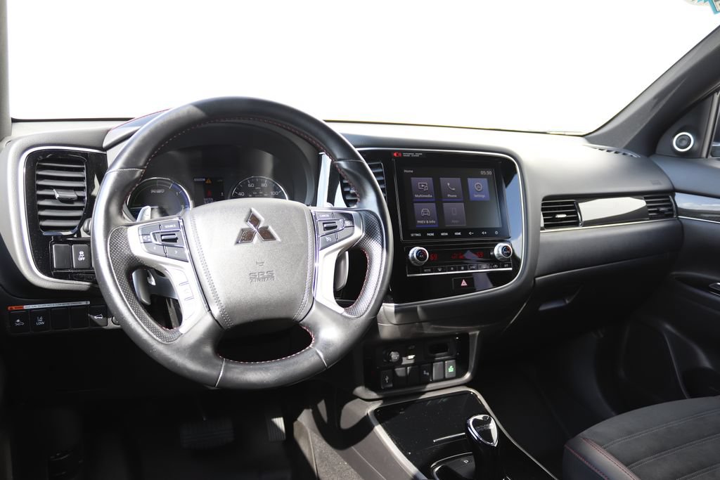 Used 2021 Mitsubishi Outlander LE AWD/4WD image 3
