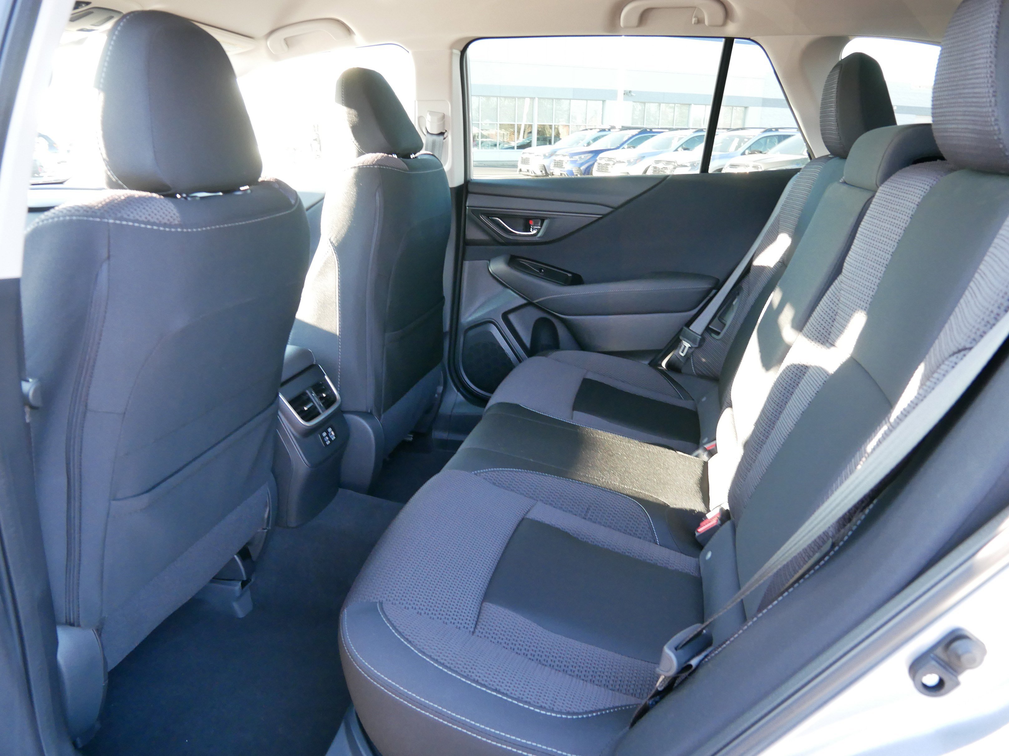 Used 2025 Subaru Outback Premium image 33