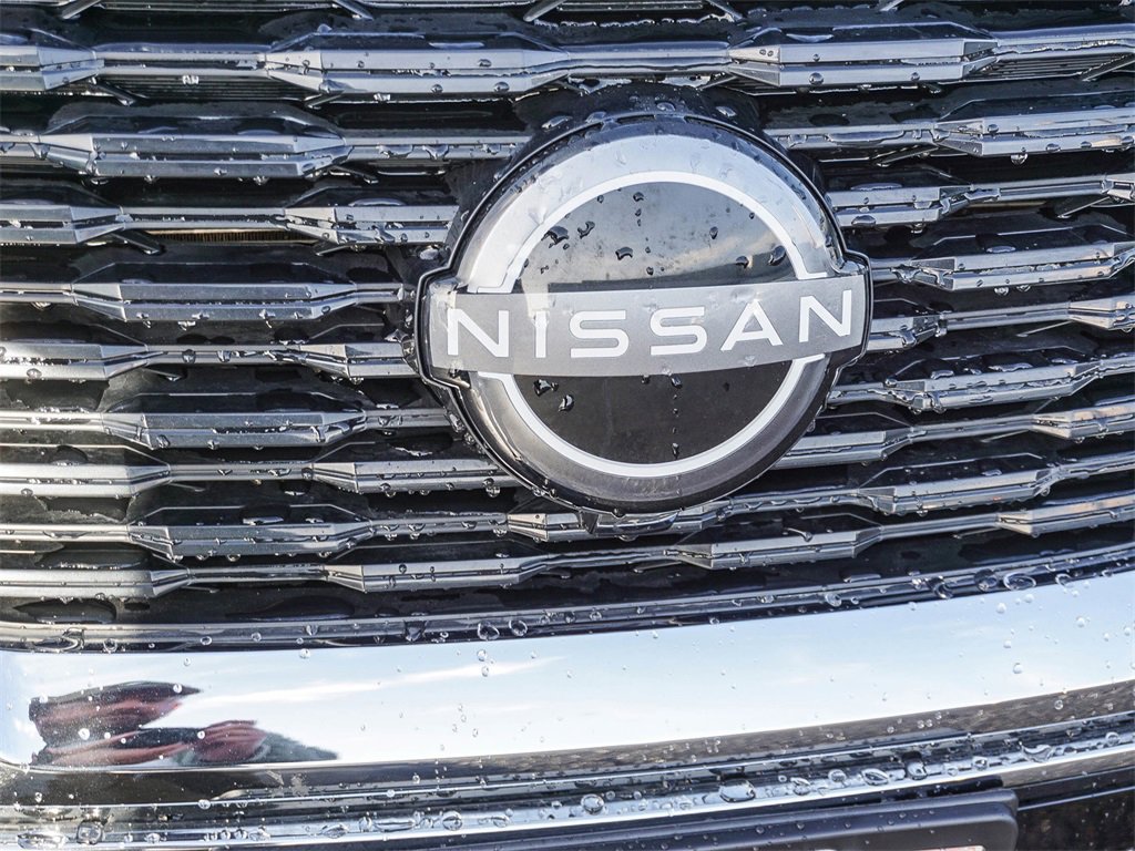 Used 2023 Nissan Rogue SV w/ SV Premium B Package image 11