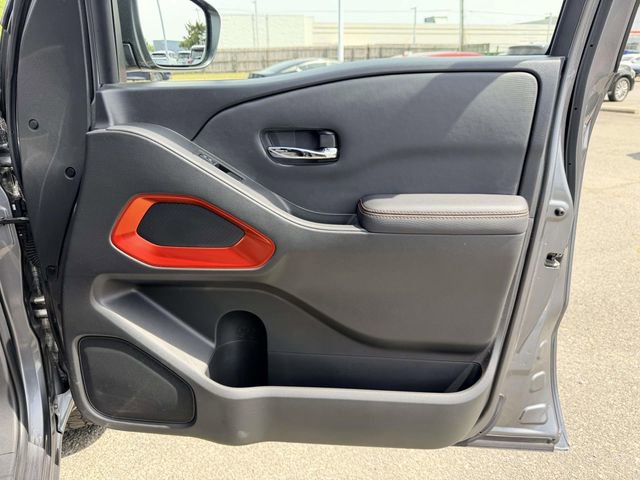 Used 2024 Nissan Frontier PRO-4X image 8