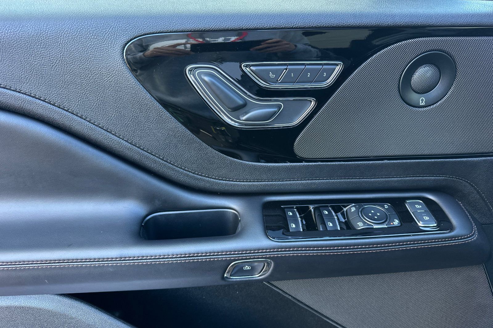 Used 2024 Lincoln Aviator Reserve image 12