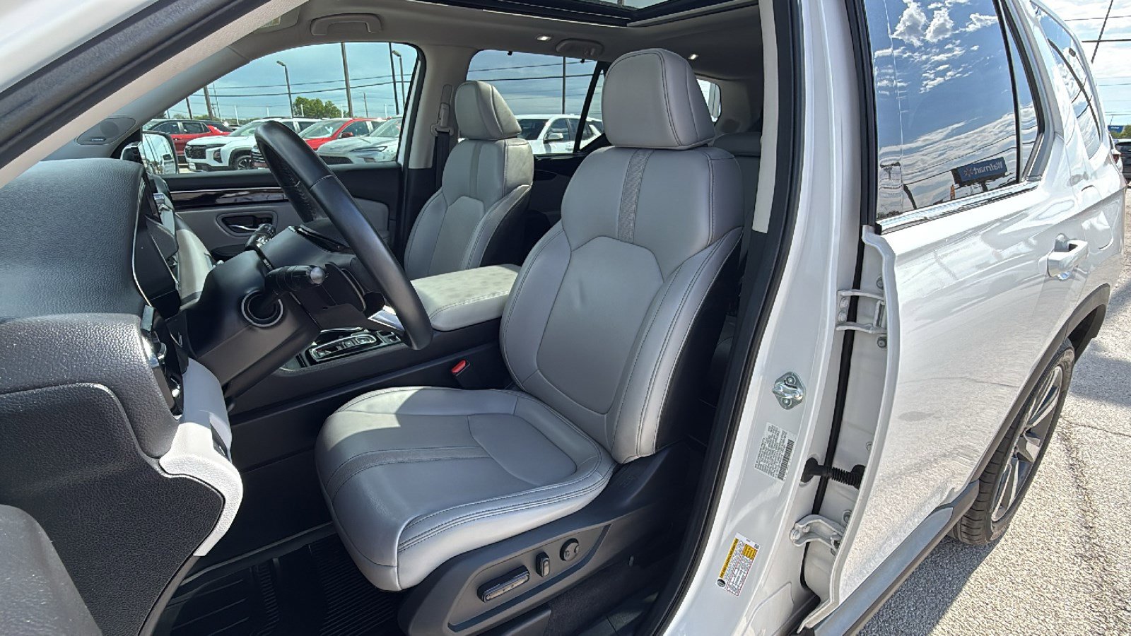 Used 2024 Honda Pilot Touring image 13