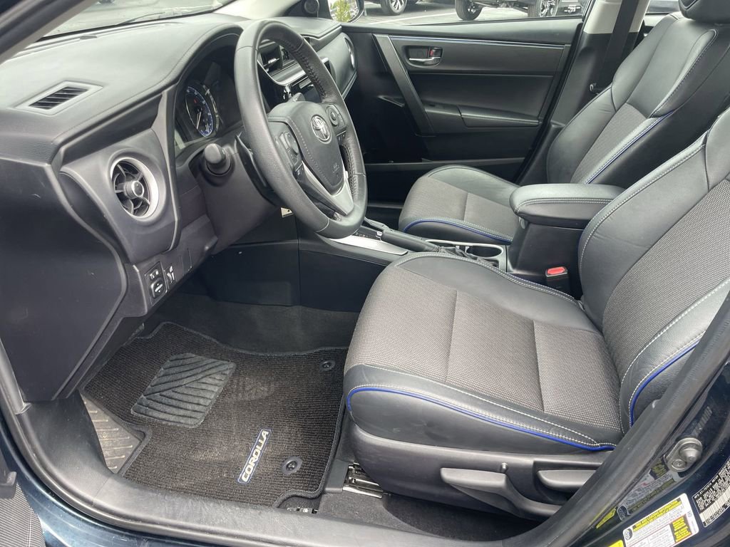 Used 2018 Toyota Corolla SE w/ Carpet Mat Package (TMS) FWD image 9