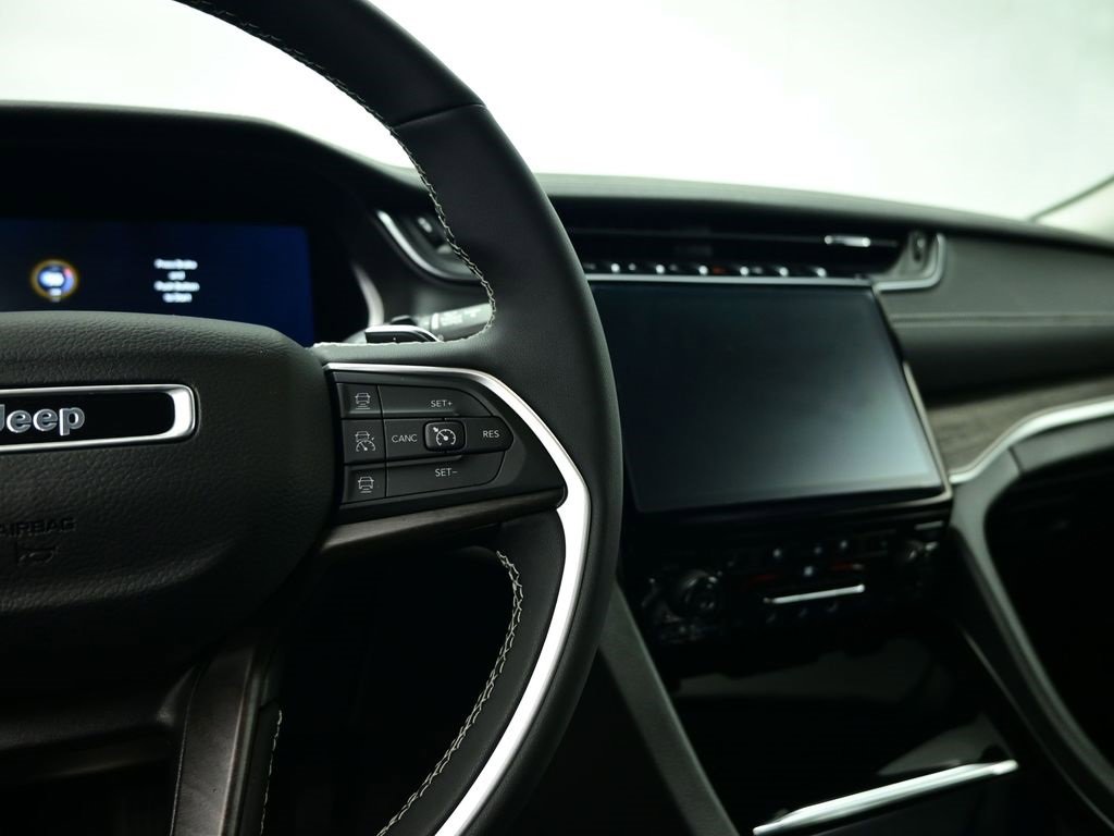 Used 2024 Jeep Grand Cherokee L Limited w/ Luxury Tech Group II image 19