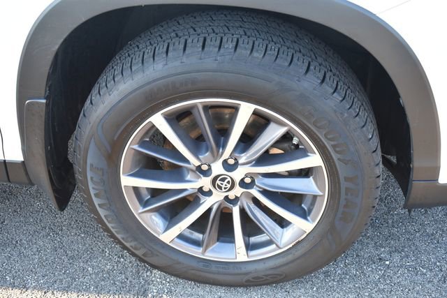 Used 2019 Toyota Highlander XLE image 11