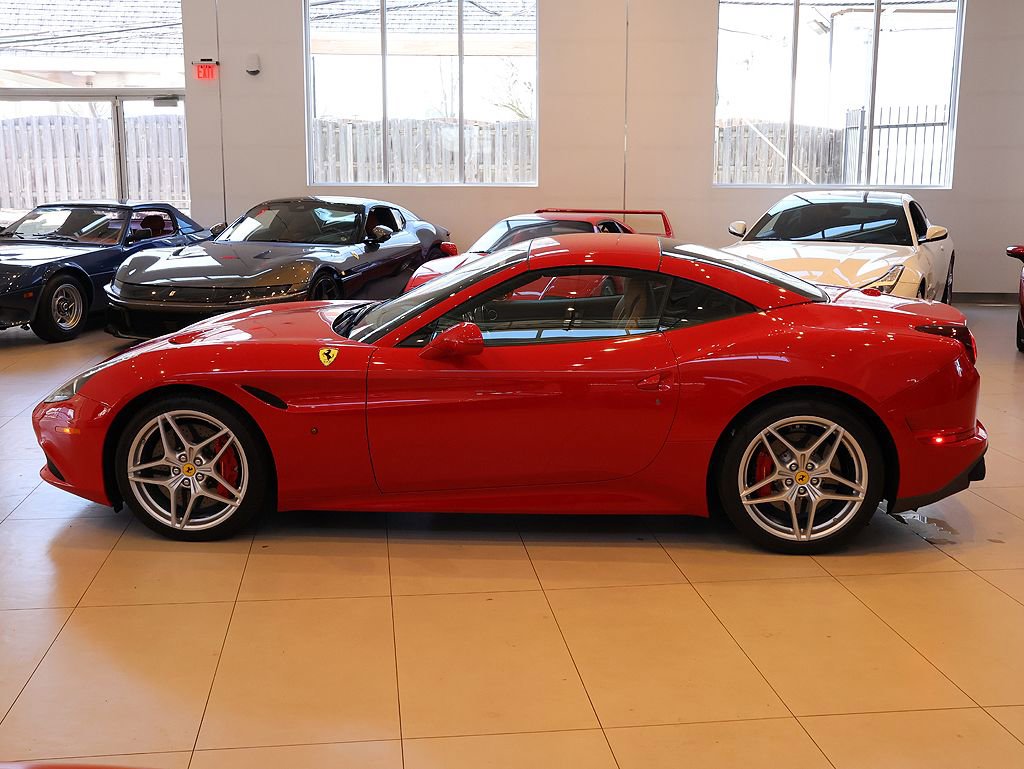 Certified 2017 Ferrari California T image 3