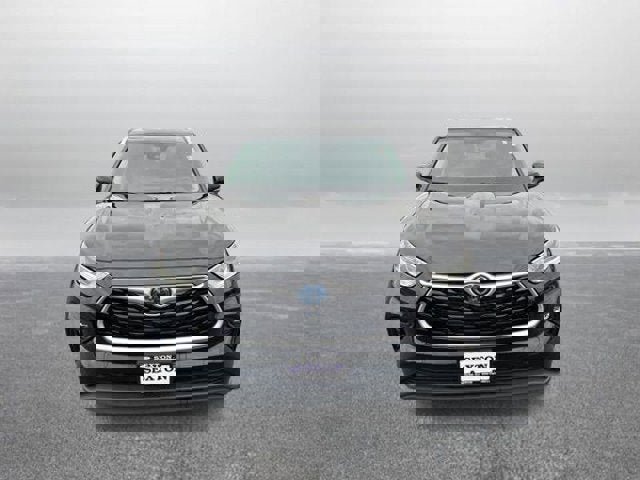 Used 2023 Toyota Highlander Bronze Edition image 4