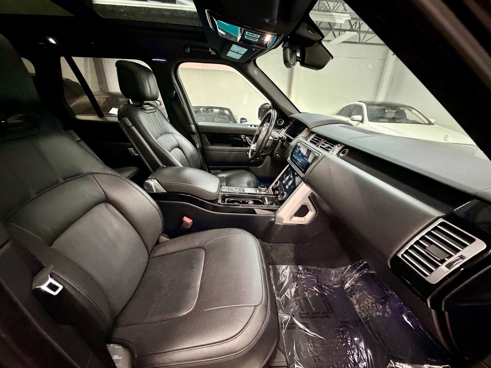 Used 2020 Land Rover Range Rover HSE image 21