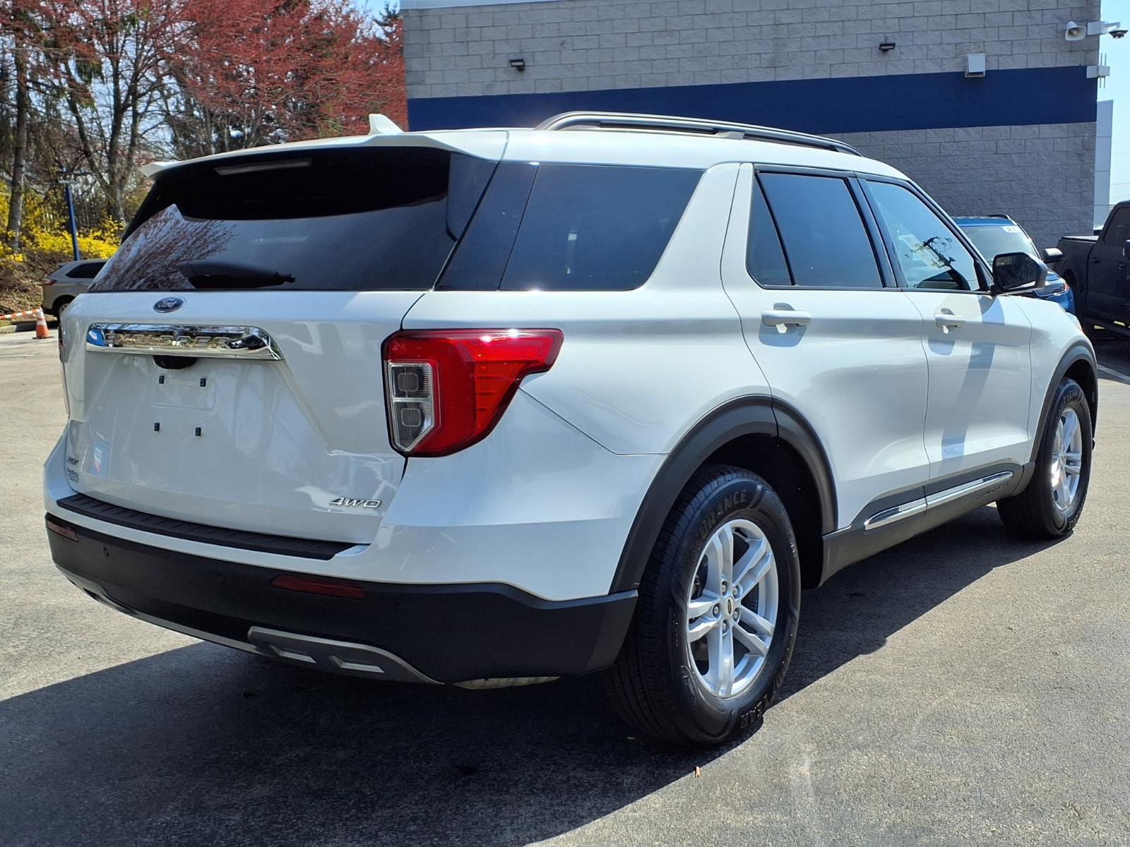 Certified 2022 Ford Explorer XLT w/ Equipment Group 202A image 4