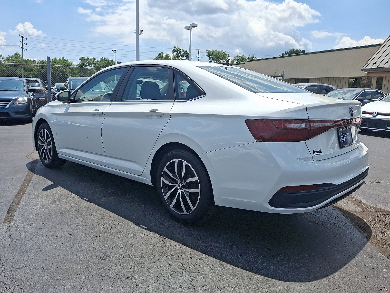 Certified 2025 Volkswagen Jetta SE image 4