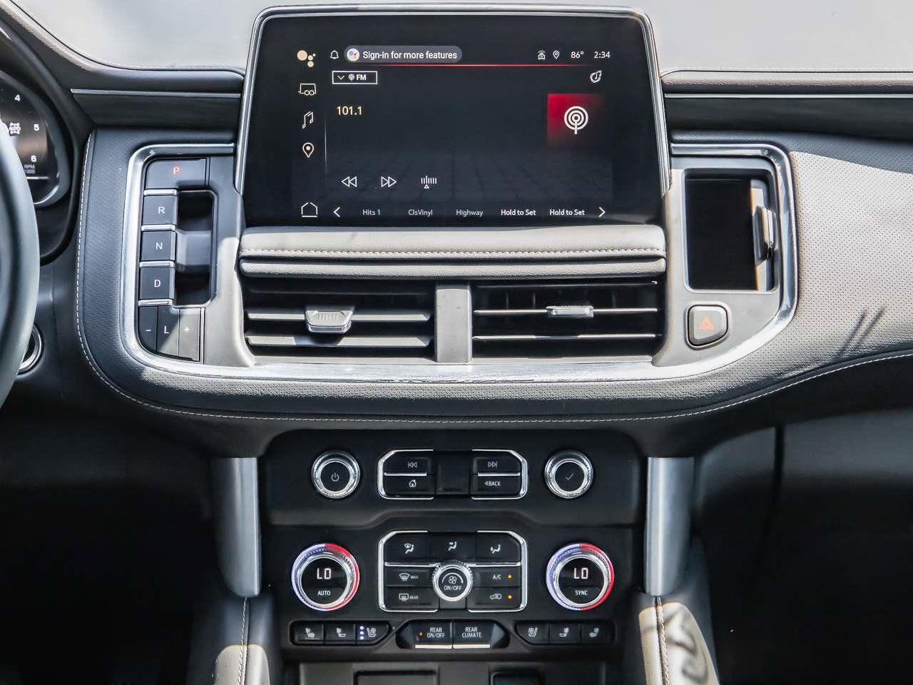 Used 2023 GMC Yukon SLT w/ SLT Luxury Package image 17
