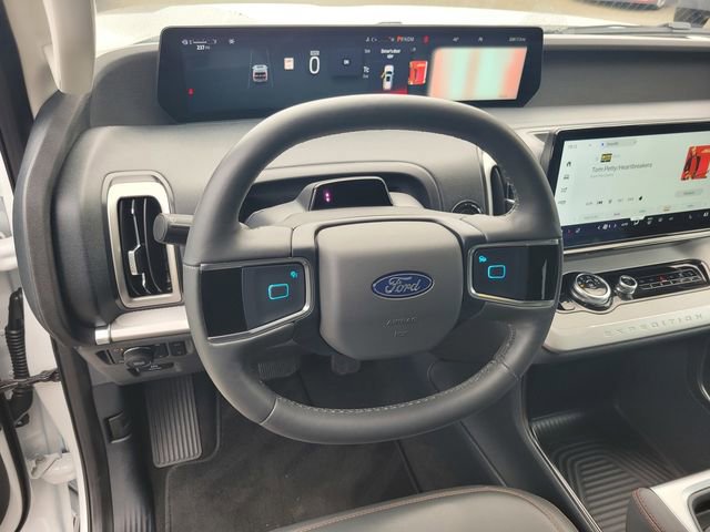 Used 2025 Ford Expedition Active image 30