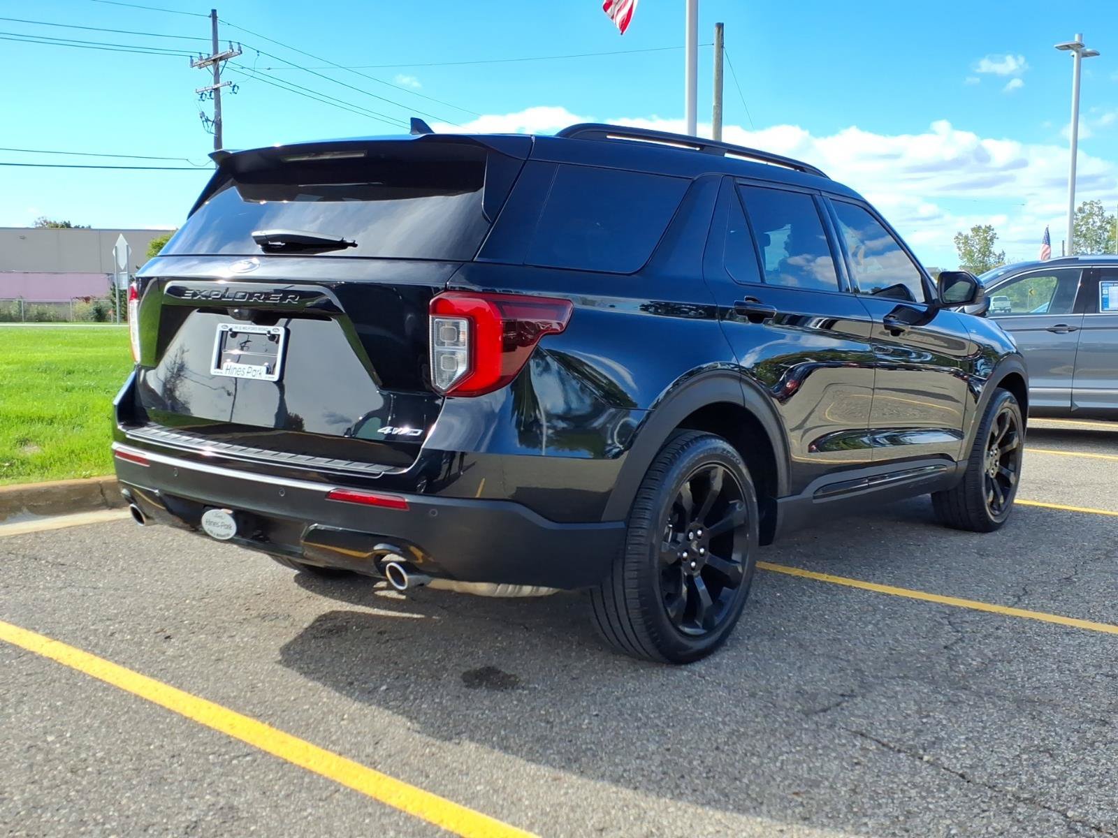 Used 2023 Ford Explorer ST-Line w/ Class IV Trailer Tow Package AWD/4WD image 7