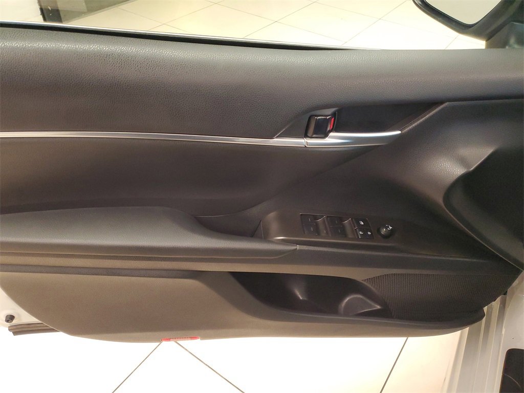 Used 2024 Toyota Camry SE image 19