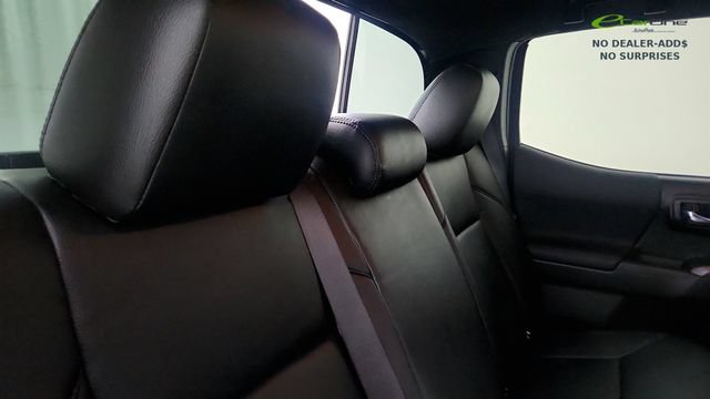 Used 2022 Toyota Tacoma TRD Sport w/ Technology Package AWD/4WD image 32