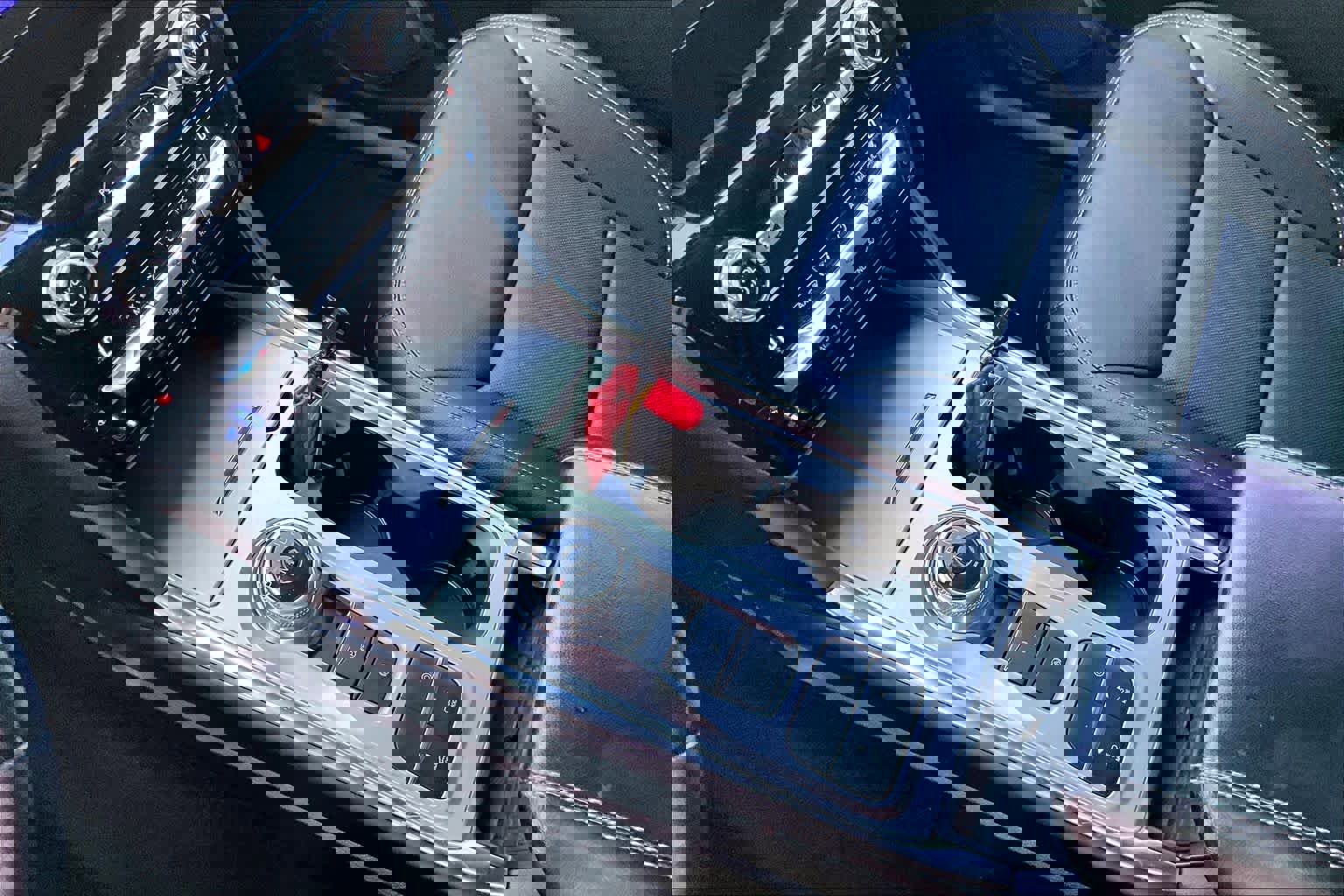 Used 2021 Ford Explorer Limited w/ Hybrid Equipment Group 310A image 17