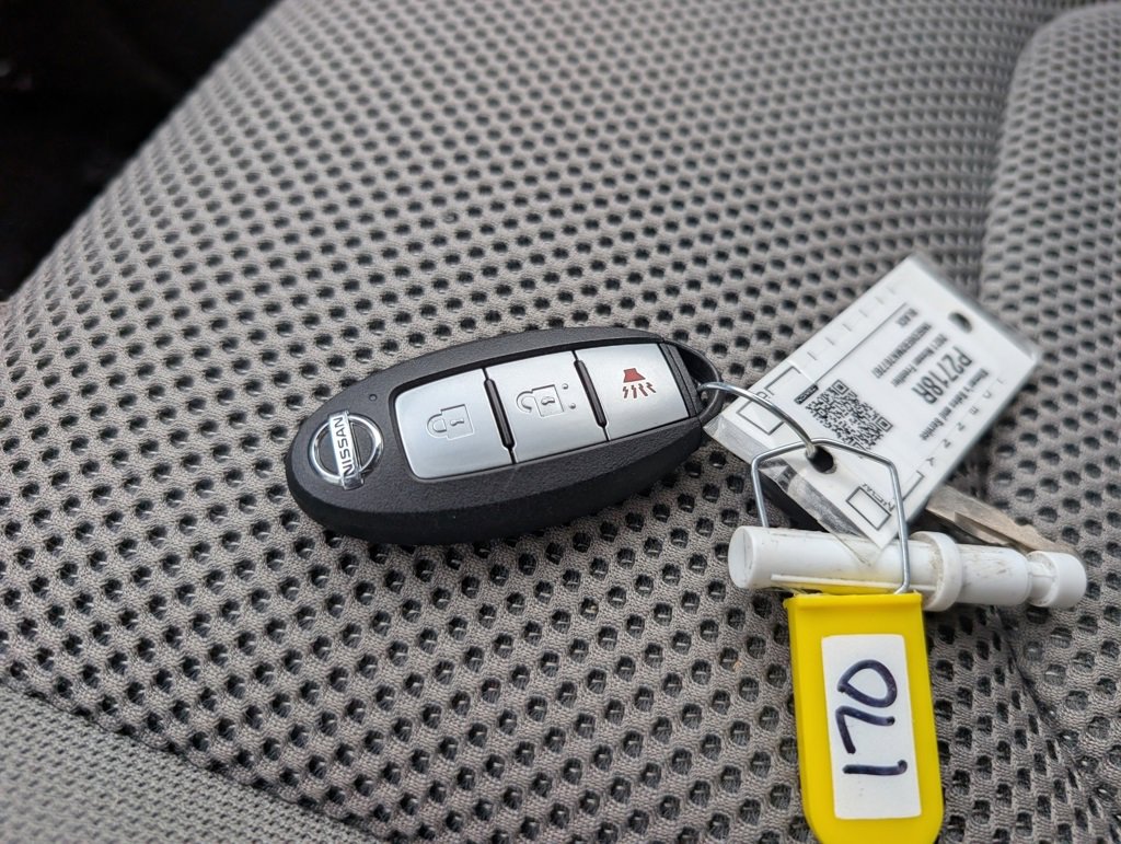 Used 2021 Nissan Frontier SV w/ Midnight Edition Floor Mats image 19