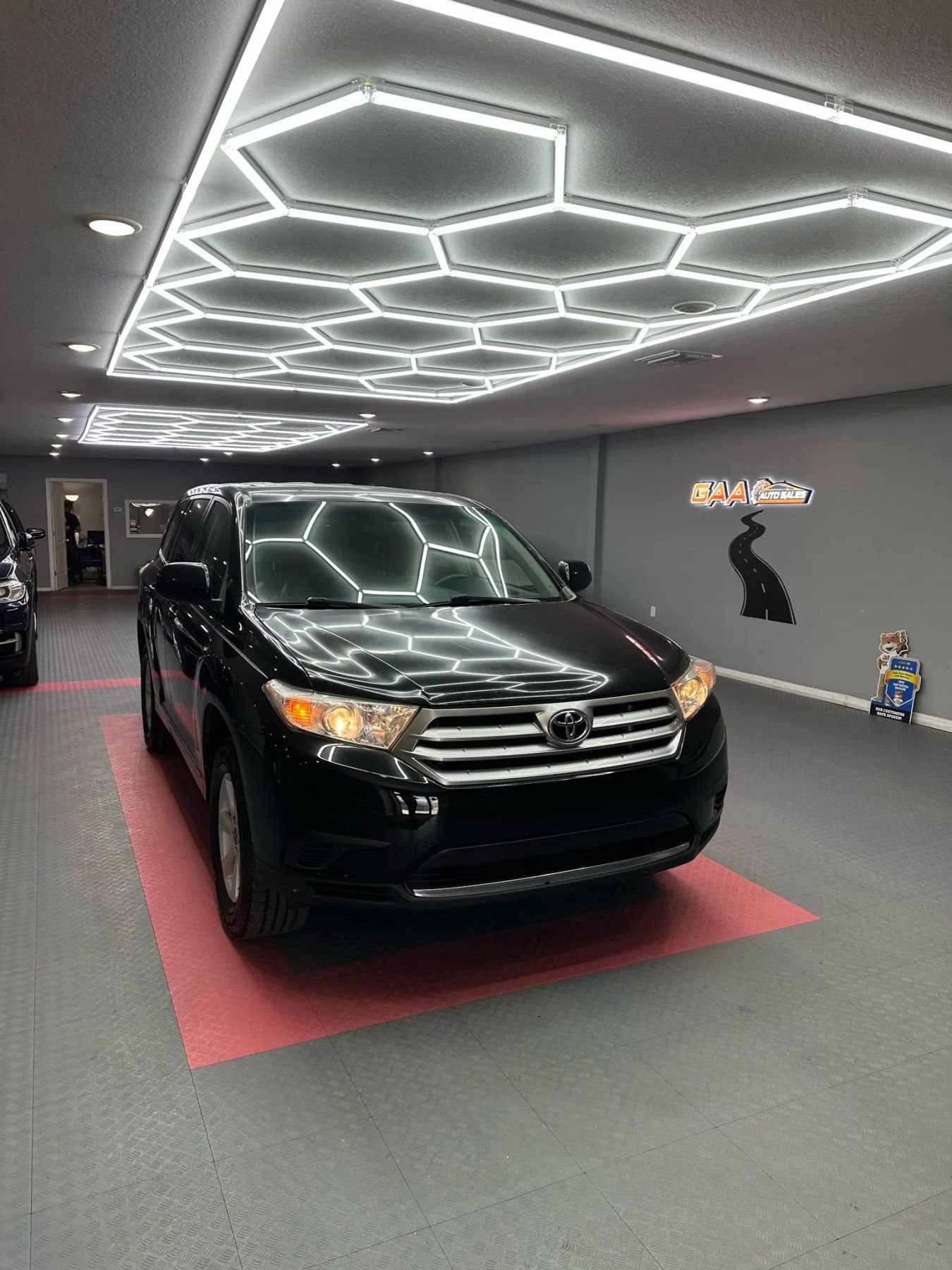 Used 2013 Toyota Highlander SE image 1