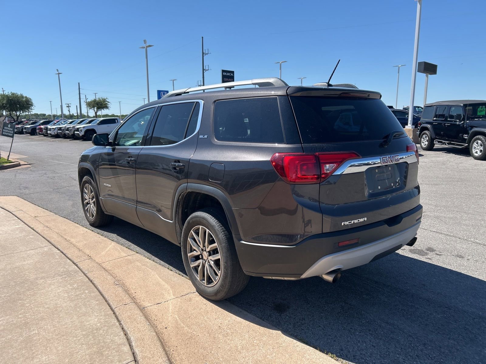 Used 2019 GMC Acadia SLE w/ LPO, Floor Liner Package FWD image 7