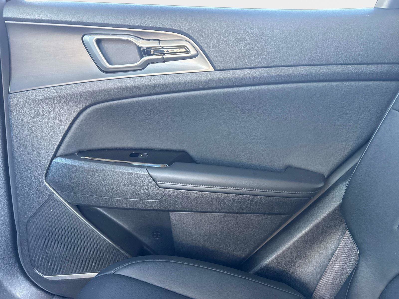 Used 2023 Kia Sportage EX w/ EX Premium Package image 15