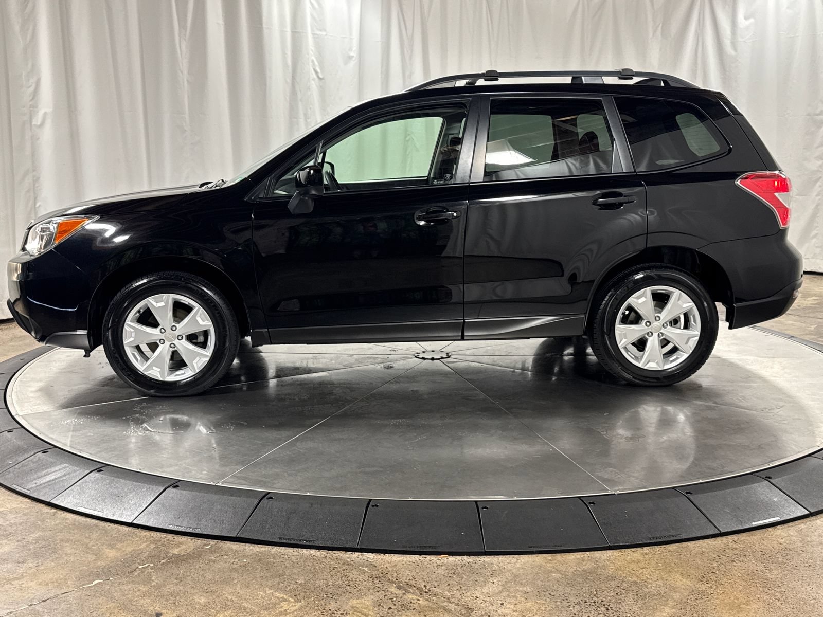 Used 2016 Subaru Forester 2.5i Premium w/ Popular Package #2 AWD/4WD image 8