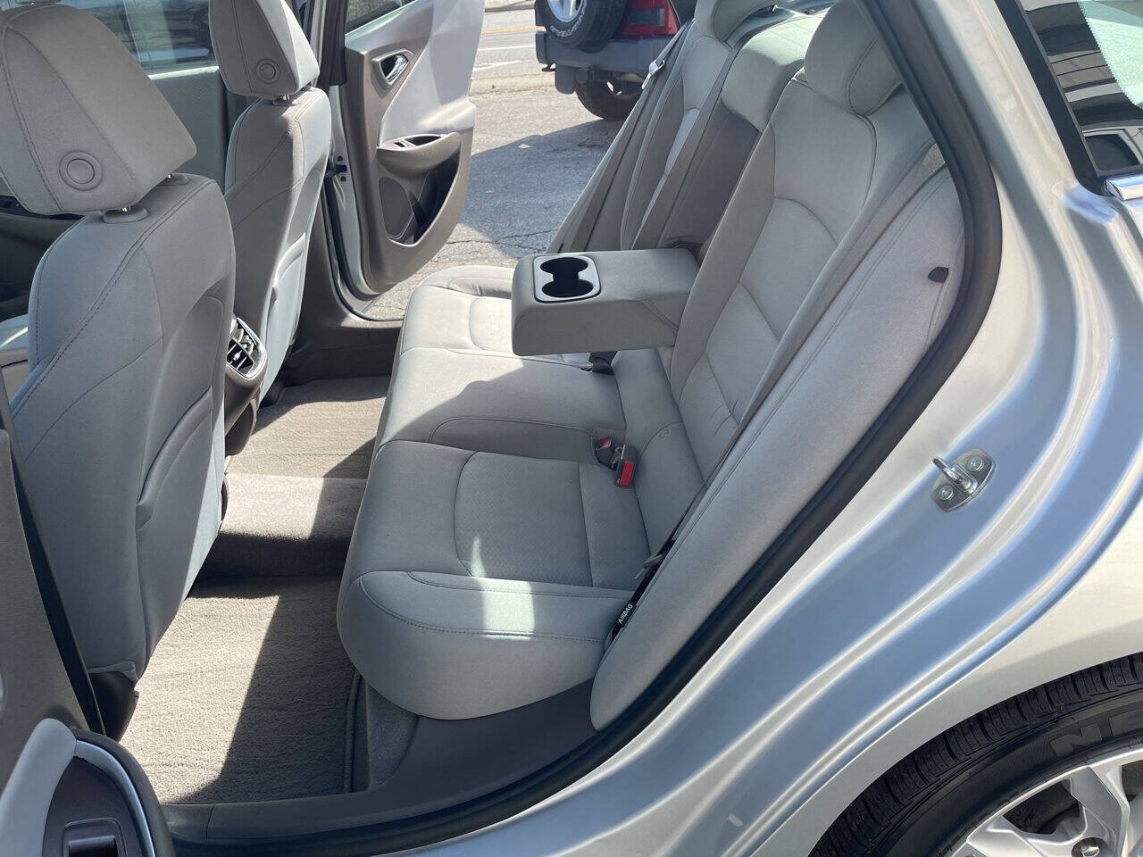 Used 2021 Chevrolet Malibu LT FWD image 17