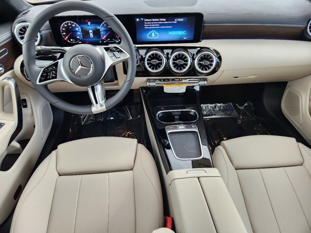 Used 2025 Mercedes-Benz CLA 250 4MATIC image 16