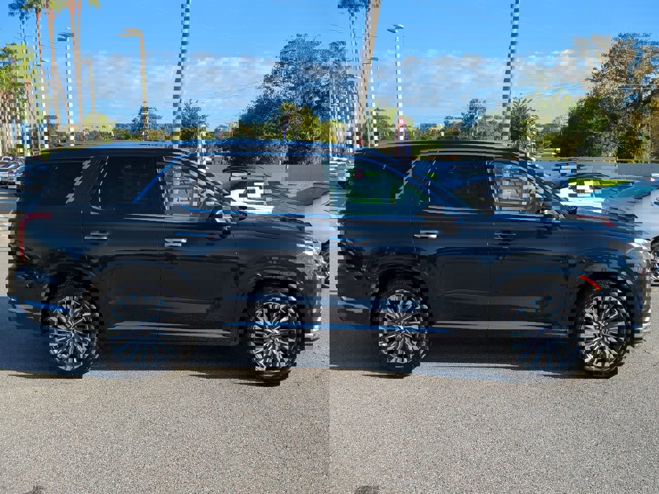 Used 2024 Hyundai Palisade Calligraphy image 3