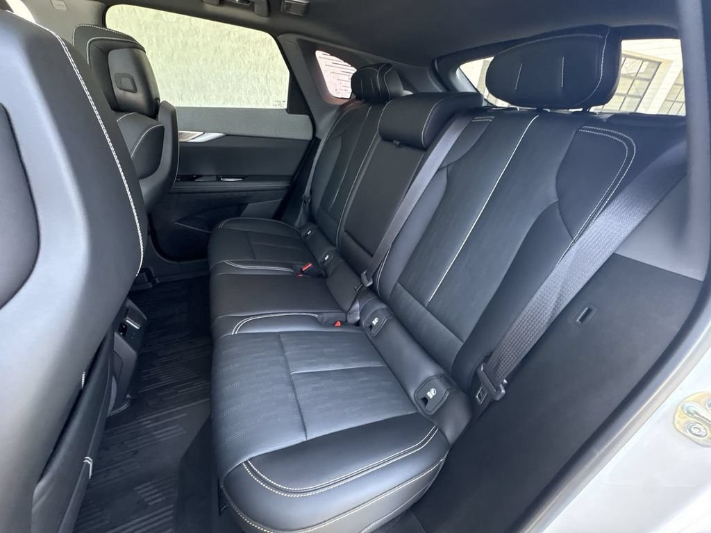 Certified 2025 Cadillac Optiq Luxury 2 w/ LPO, Floor Liner Package AWD/4WD image 25