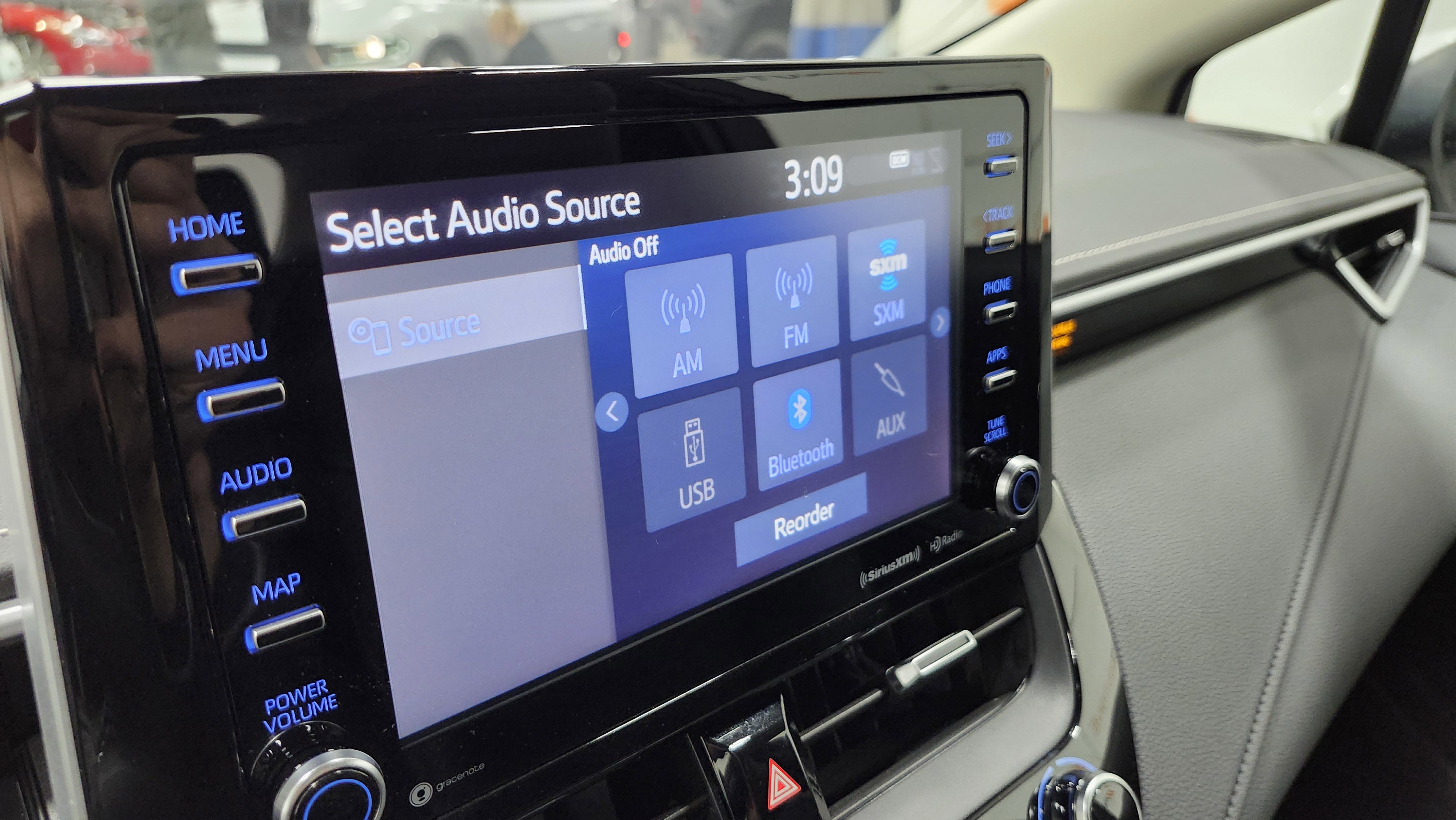 Used 2020 Toyota Corolla XLE image 7