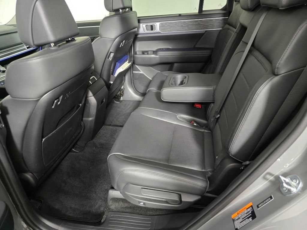Used 2026 Hyundai Santa Fe Limited AWD/4WD image 18