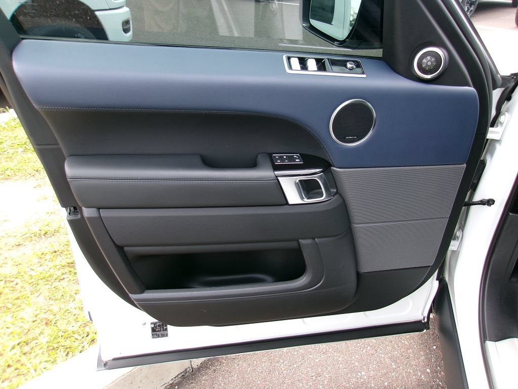Used 2020 Land Rover Range Rover Sport HST AWD/4WD image 6
