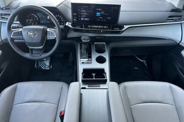 Certified 2026 Toyota Sienna XLE FWD image 17