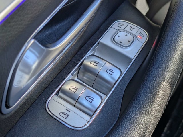 Used 2025 Mercedes-Benz GLE 350 4MATIC w/ Driver Assistance Package image 22