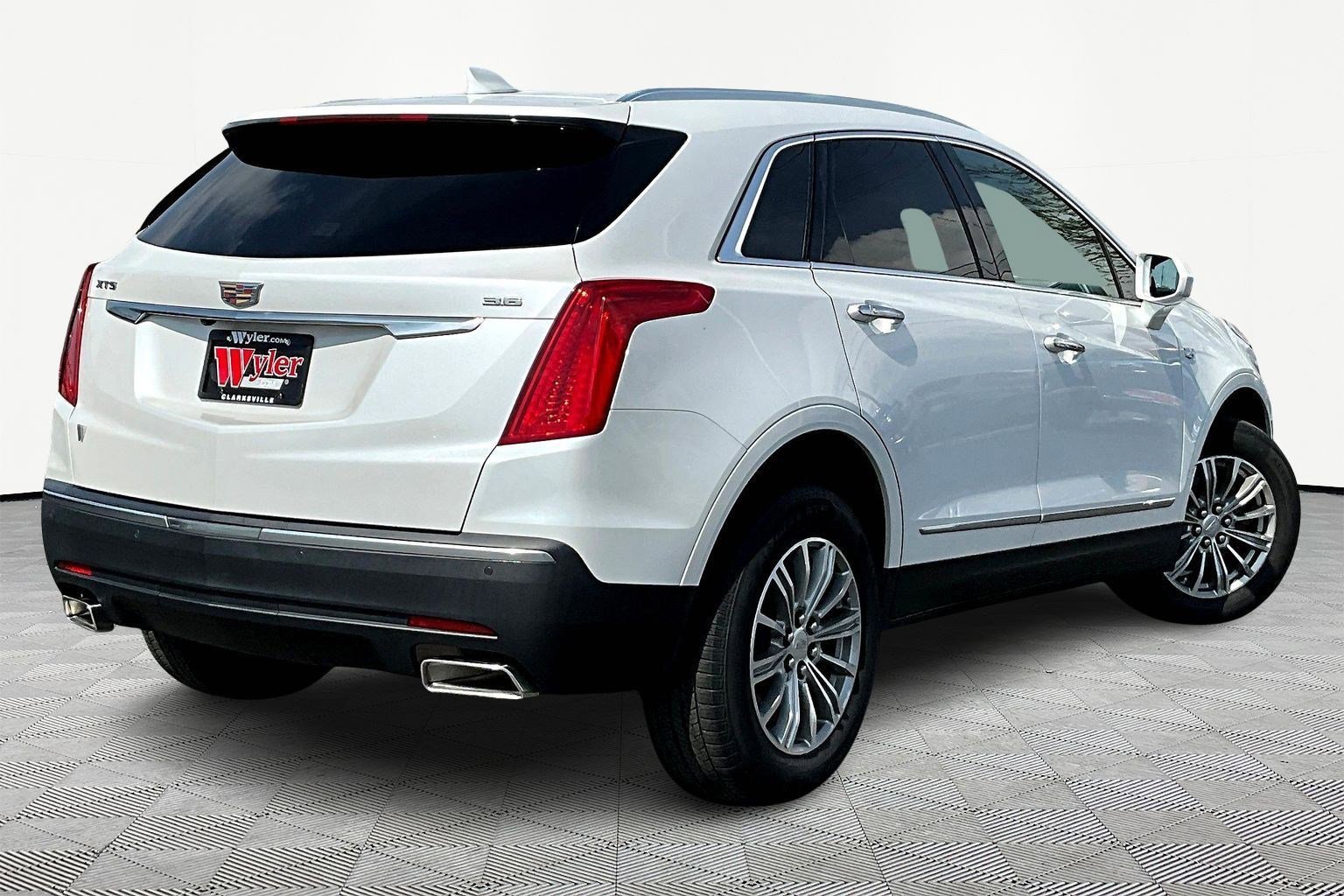 Used 2018 Cadillac XT5 Luxury w/ Driver Awareness Package image 6