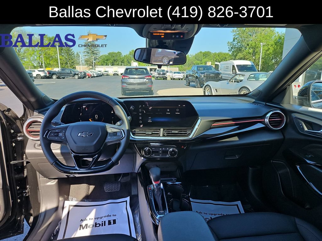 Used 2025 Chevrolet Trax RS w/ Sunroof Package FWD image 21