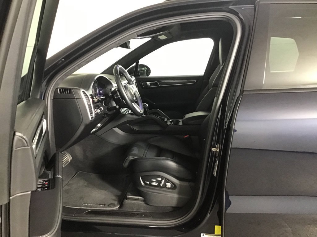 Certified 2021 Porsche Cayenne GTS AWD/4WD image 5